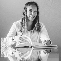 Portrait der Mitarbeiterin Janine Gausmann.